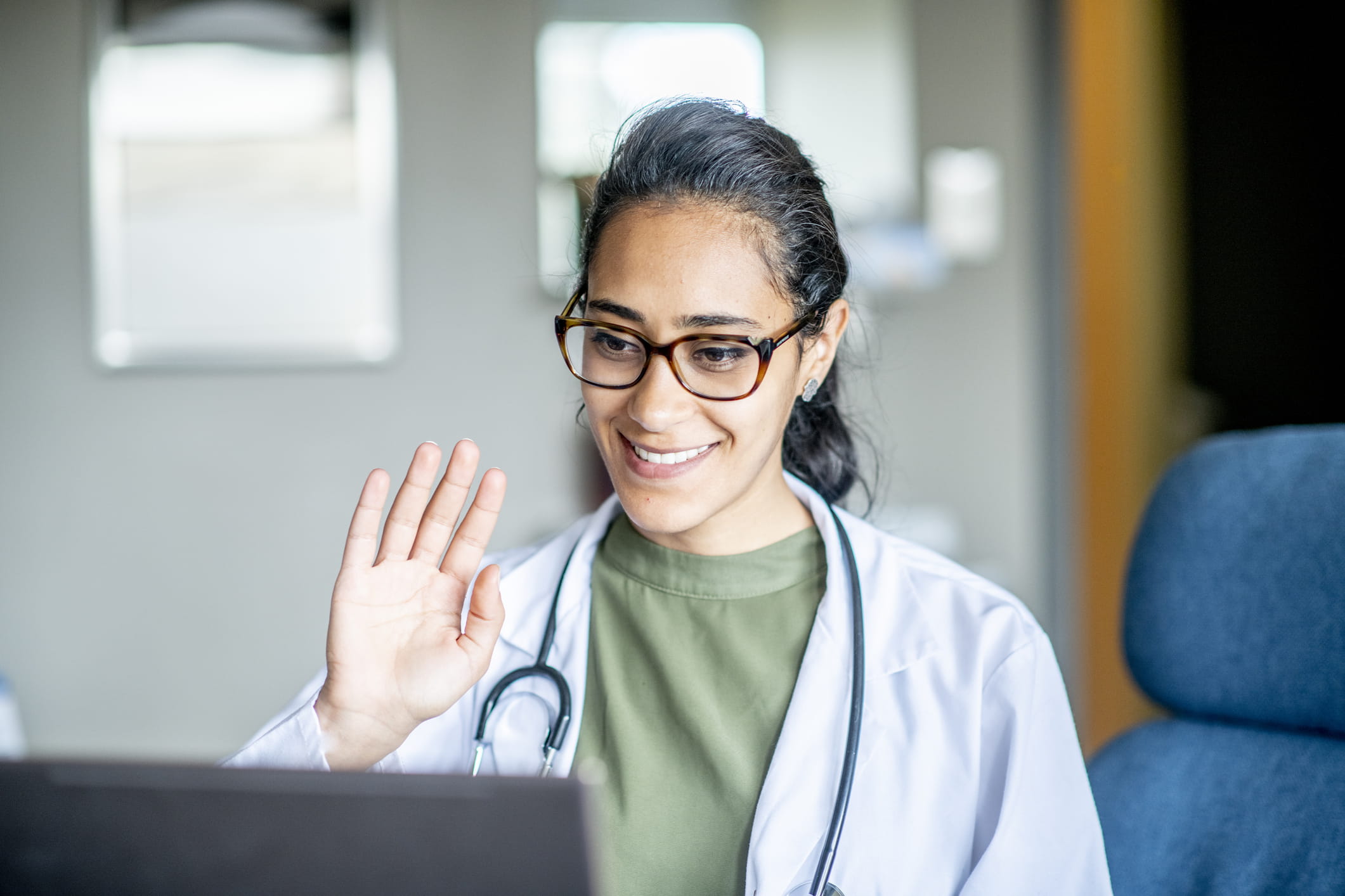 female_doctor_virtual_visit